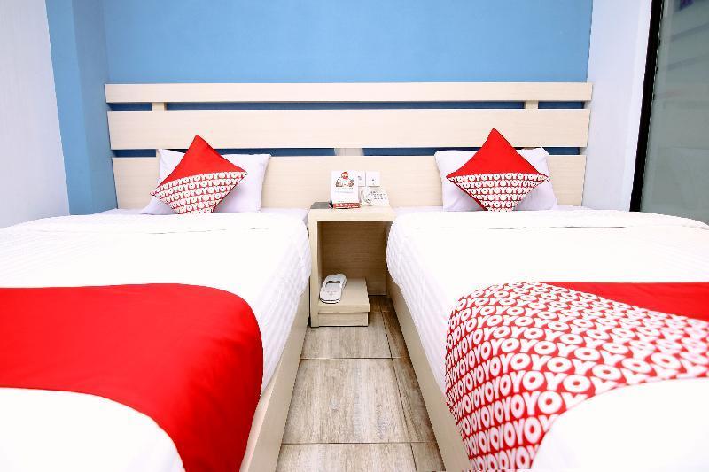 Oyo 592 Budget Hotel By The Harbour Padang (Sumatra) Exterior foto