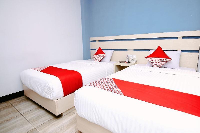 Oyo 592 Budget Hotel By The Harbour Padang (Sumatra) Exterior foto