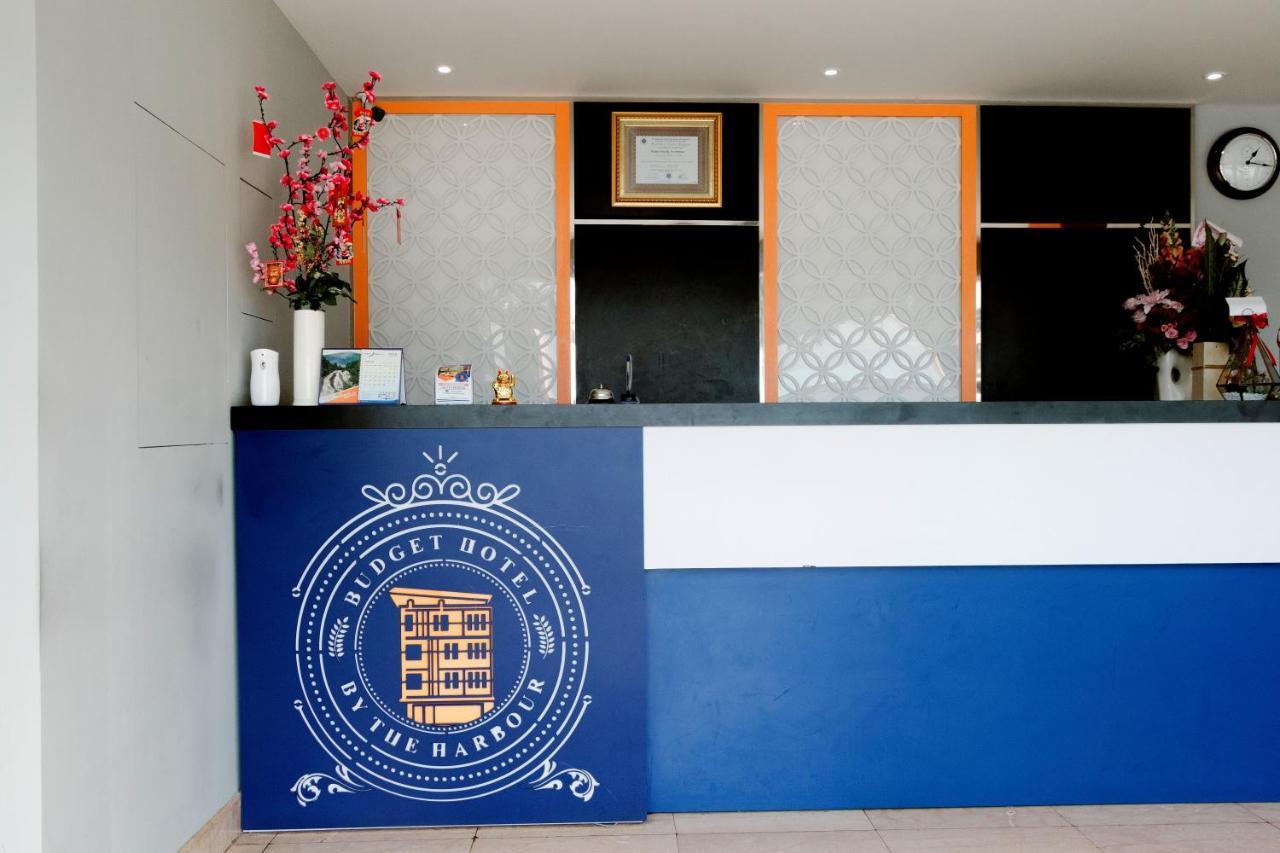 Oyo 592 Budget Hotel By The Harbour Padang (Sumatra) Exterior foto