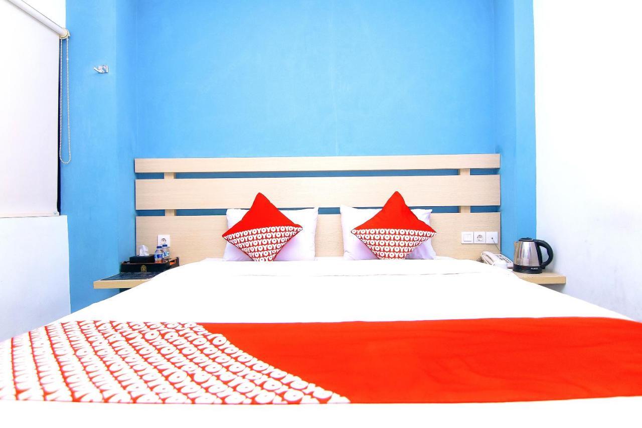 Oyo 592 Budget Hotel By The Harbour Padang (Sumatra) Exterior foto