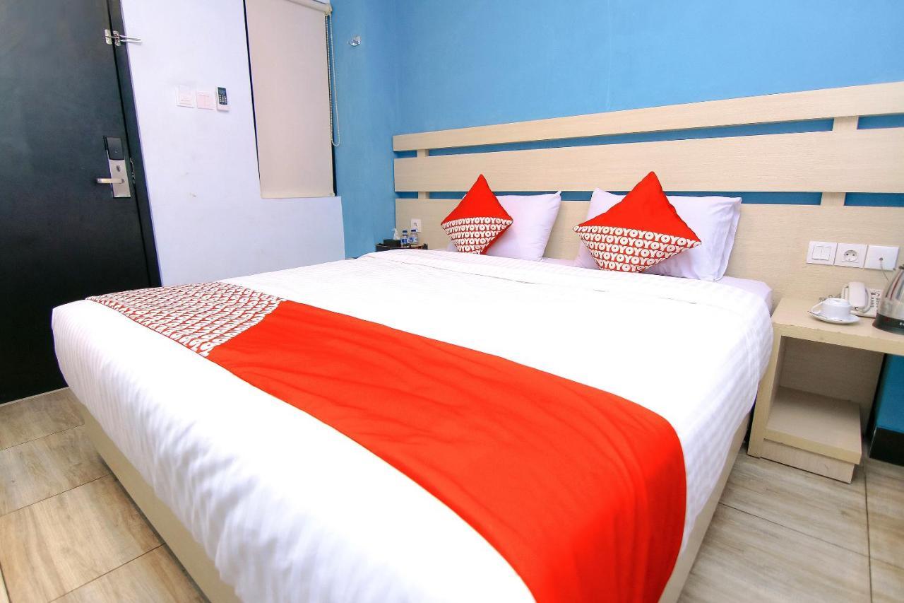 Oyo 592 Budget Hotel By The Harbour Padang (Sumatra) Exterior foto