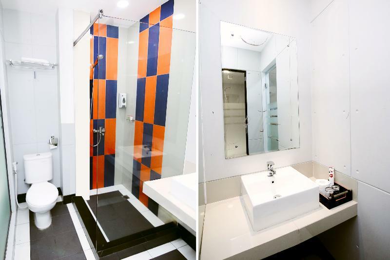 Oyo 592 Budget Hotel By The Harbour Padang (Sumatra) Exterior foto